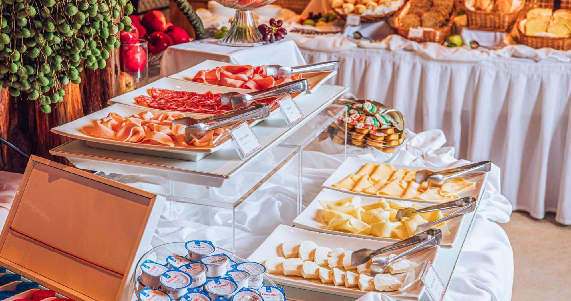 Dpny Beach Hotel & Spa 일랴벨라 외부 사진 A buffet